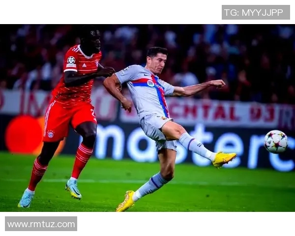 巴萨终结拜仁夺冠梦,莱万传射助拜仁客场2-0击败巴萨 巴萨终结拜仁夺冠梦,莱万传射助拜仁客场2-0击败巴萨