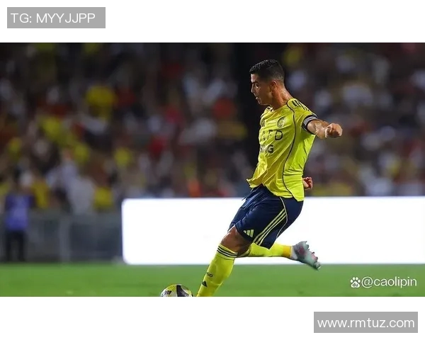 马内突破助力球队逆转胜利展现超强个人能力与团队协作精神 马内突破助力球队逆转胜利展现超强个人能力与团队协作精神