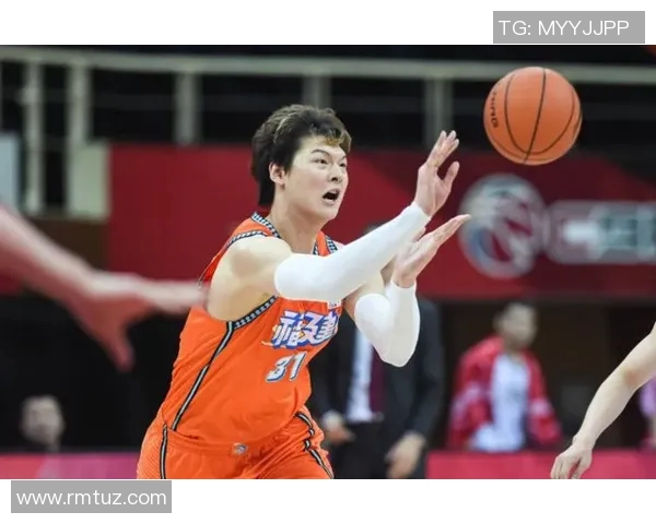 王哲林领衔上海男篮崛起之路展现中国篮球新希望