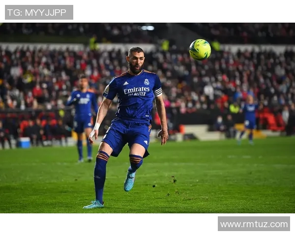 皇马主场熬平0-0小贝缺阵影响大本泽马单骑救主