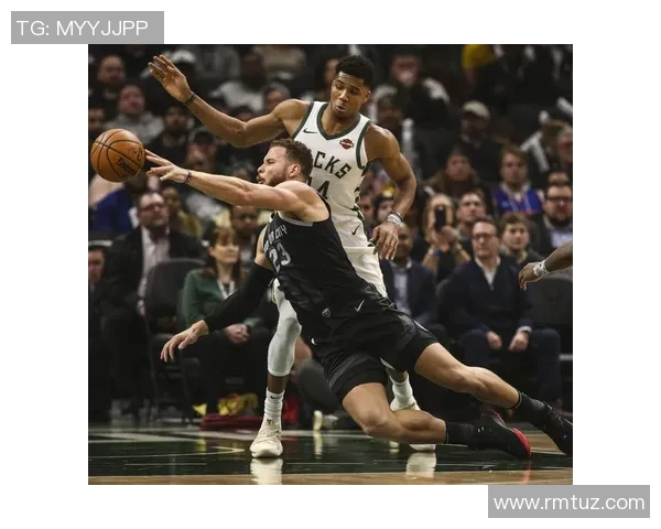 雄鹿主场轻取活塞,字母哥25分11板8助攻,展现冠军风采